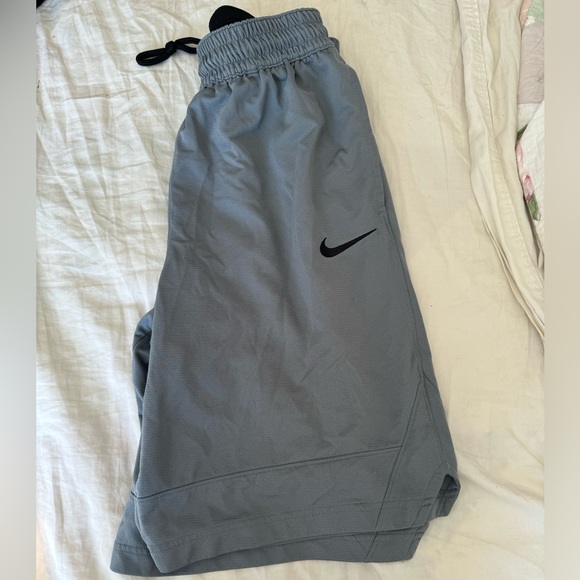Nike dri fit shorts size Medium - Picture 3 of 5